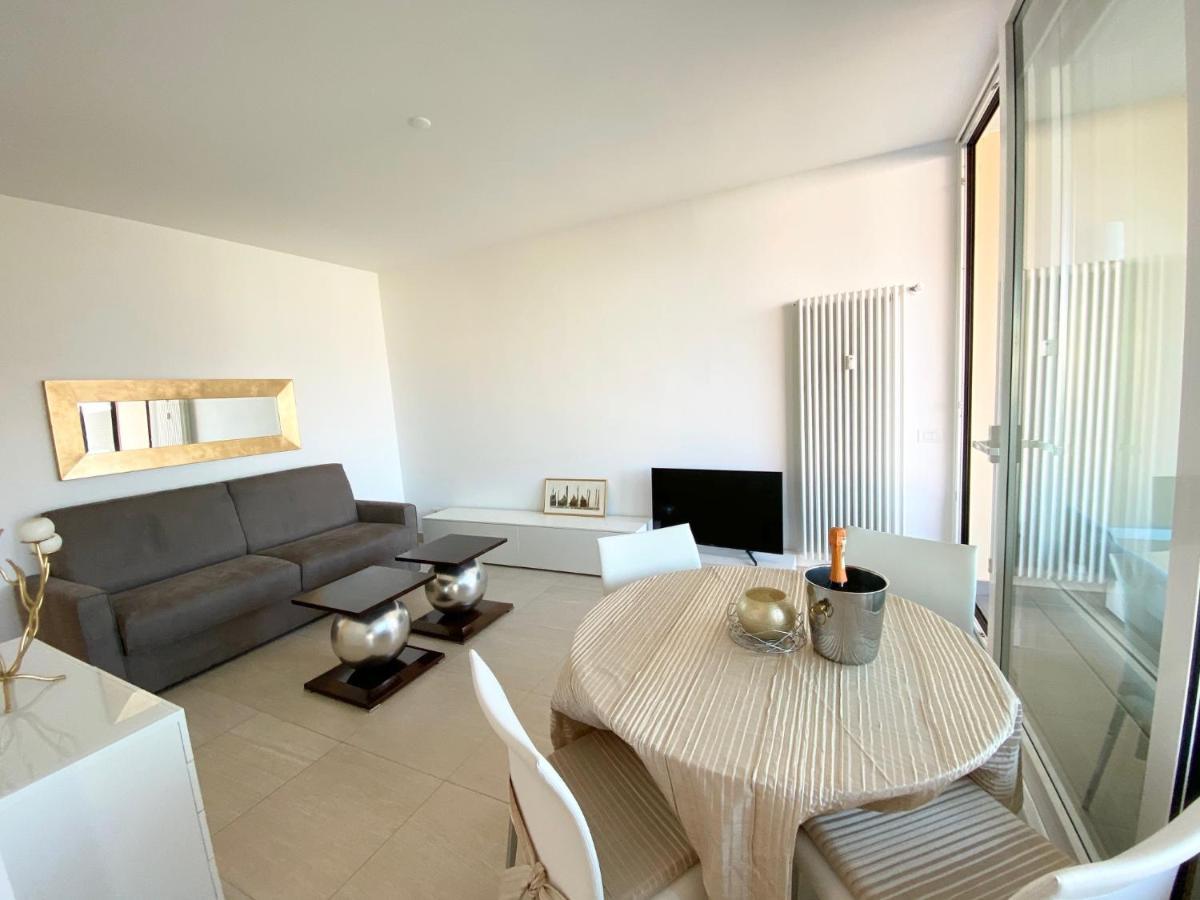 Appartamento Palazzo Di Vetro 루이노 외부 사진